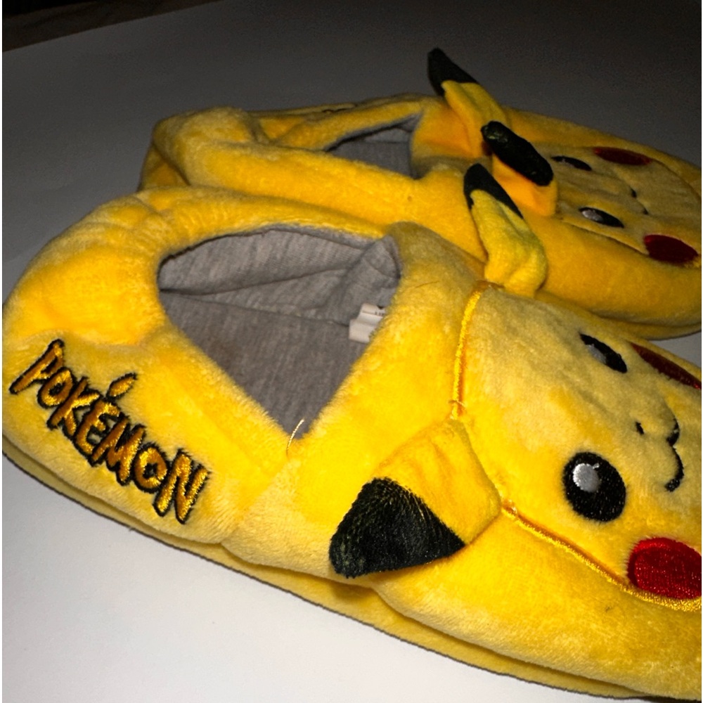Kids Pokémon Pikachu Slippers Size 3
